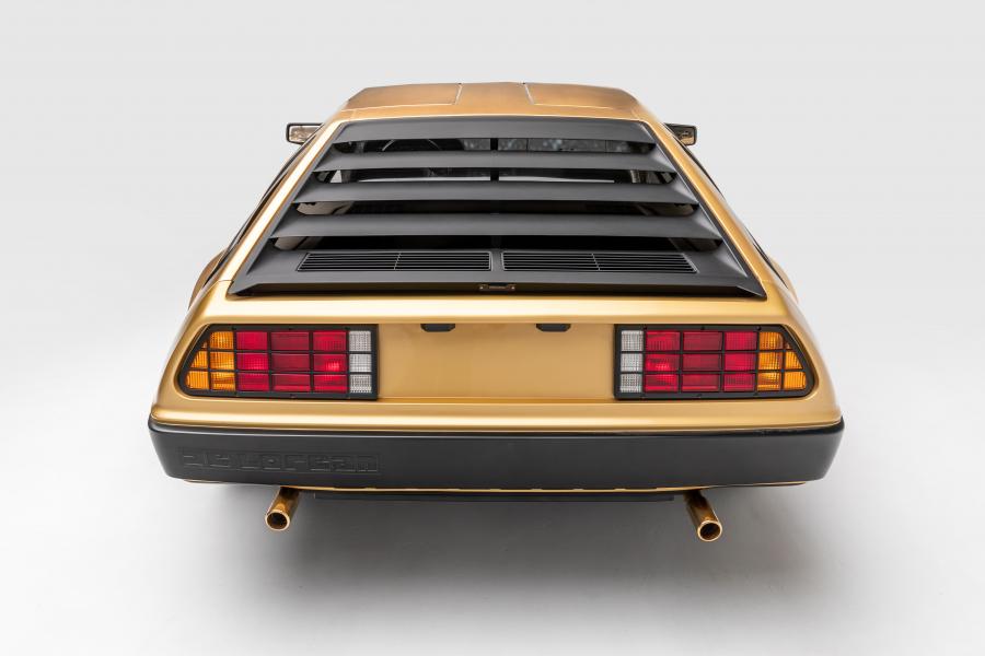  DeLorean DMC-12 Goldplated 1981 года  (фото 15 из 15)